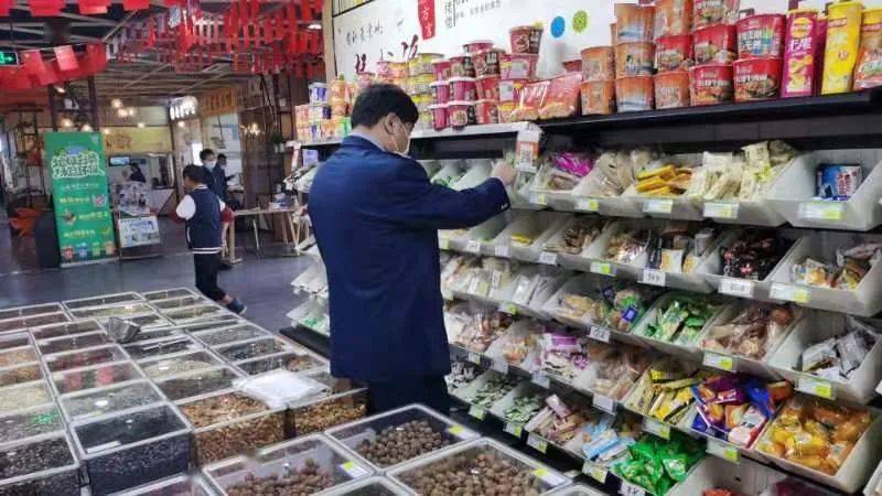 康桥街道筑牢秋冬季食品安全防线 聚焦食品销售环节，保障群众“舌尖上的安全”